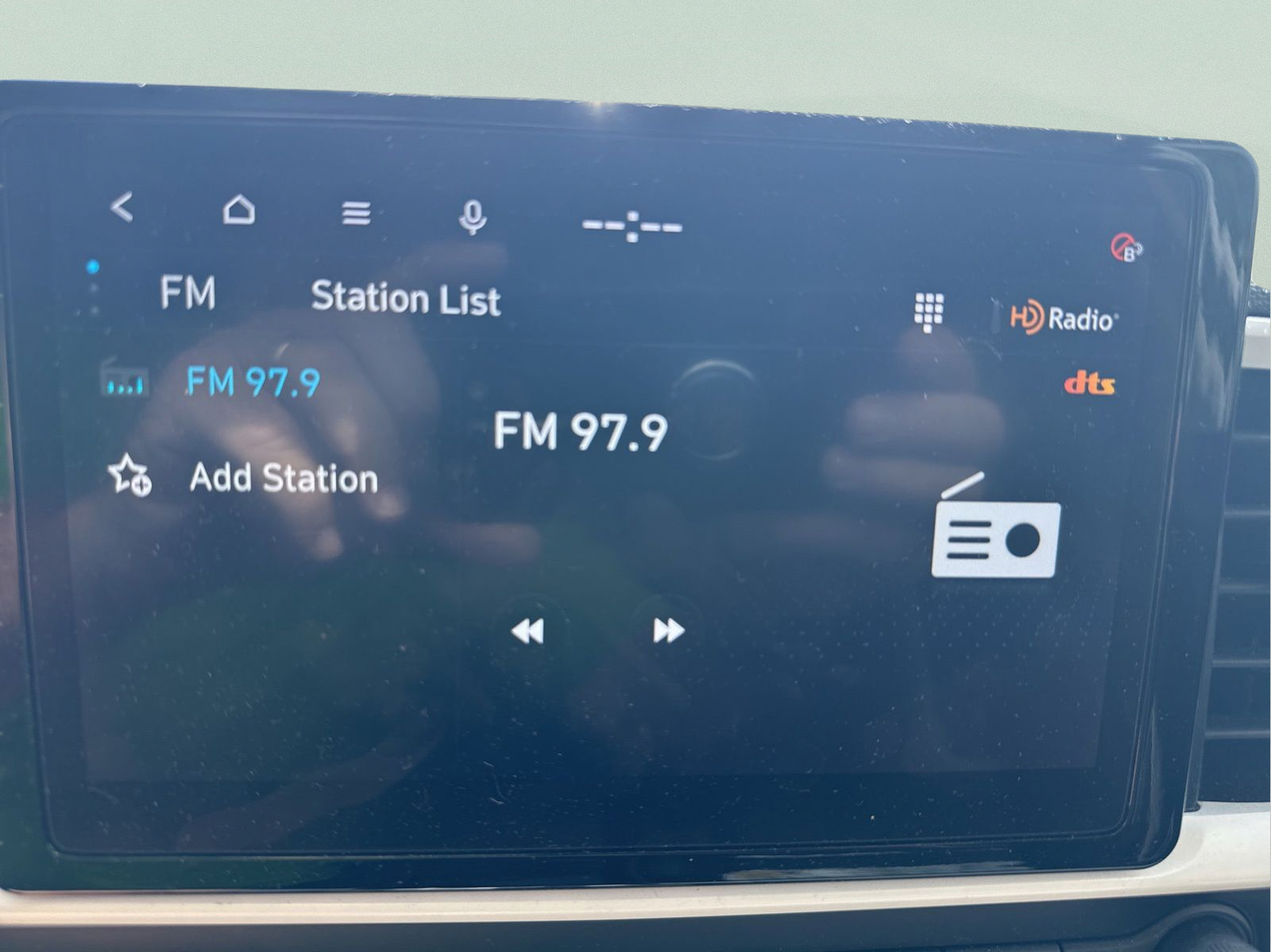 Used 2023 Hyundai Venue Limited FWD image 35