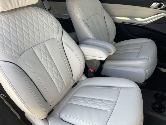 Used 2026 BMW X7 M60i image 13