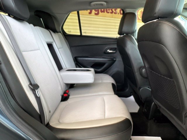 Used 2022 Chevrolet Trax LT w/ LT Convenience Package AWD/4WD image 27