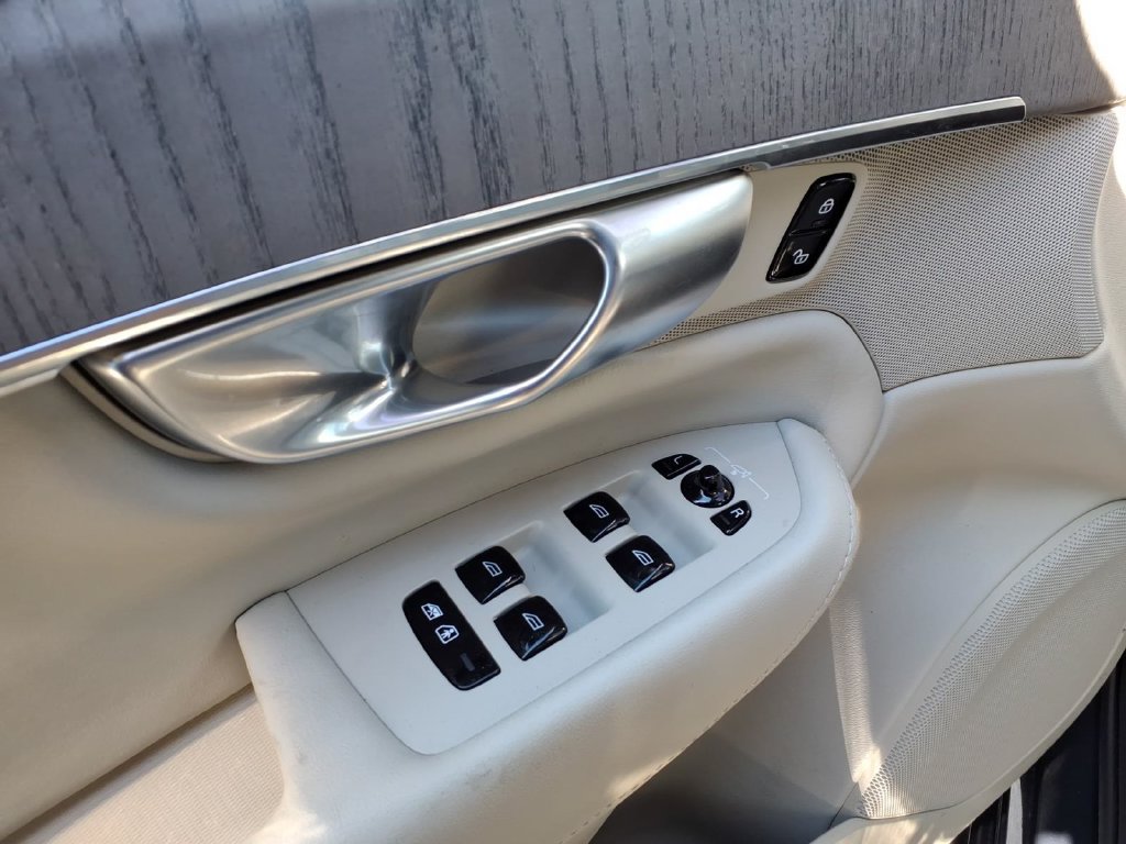 Certified 2024 Volvo XC90 T8 Ultimate w/ Protection Package Premier AWD/4WD image 9
