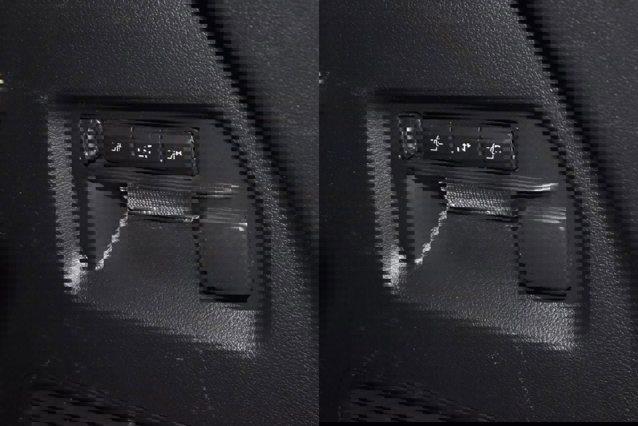 Used 2024 Ford Explorer Limited w/ Limited Technology Package AWD/4WD image 39