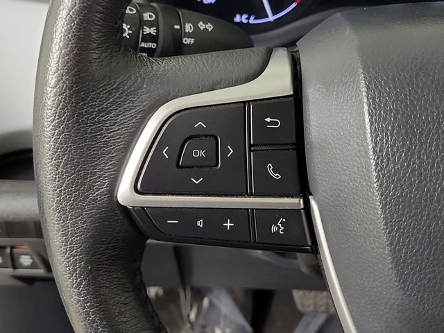 Used 2025 Toyota Sienna XLE FWD image 25