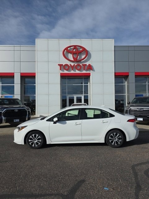 Used 2022 Toyota Corolla LE image 2