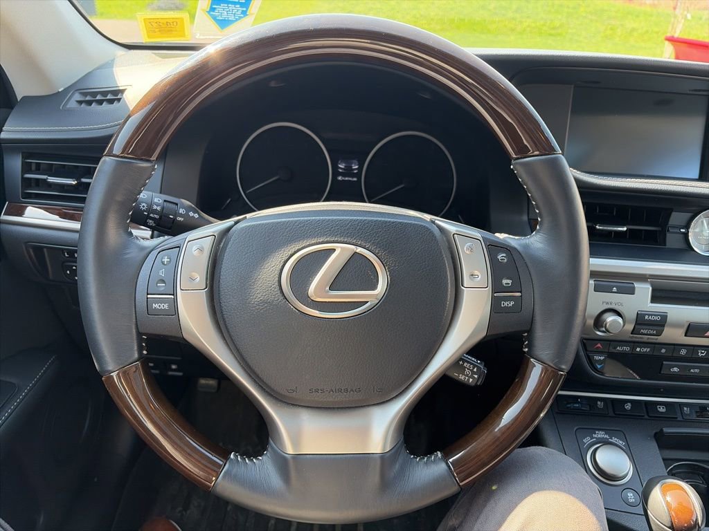 Used 2014 Lexus ES 350 w/ Luxury Package FWD image 5