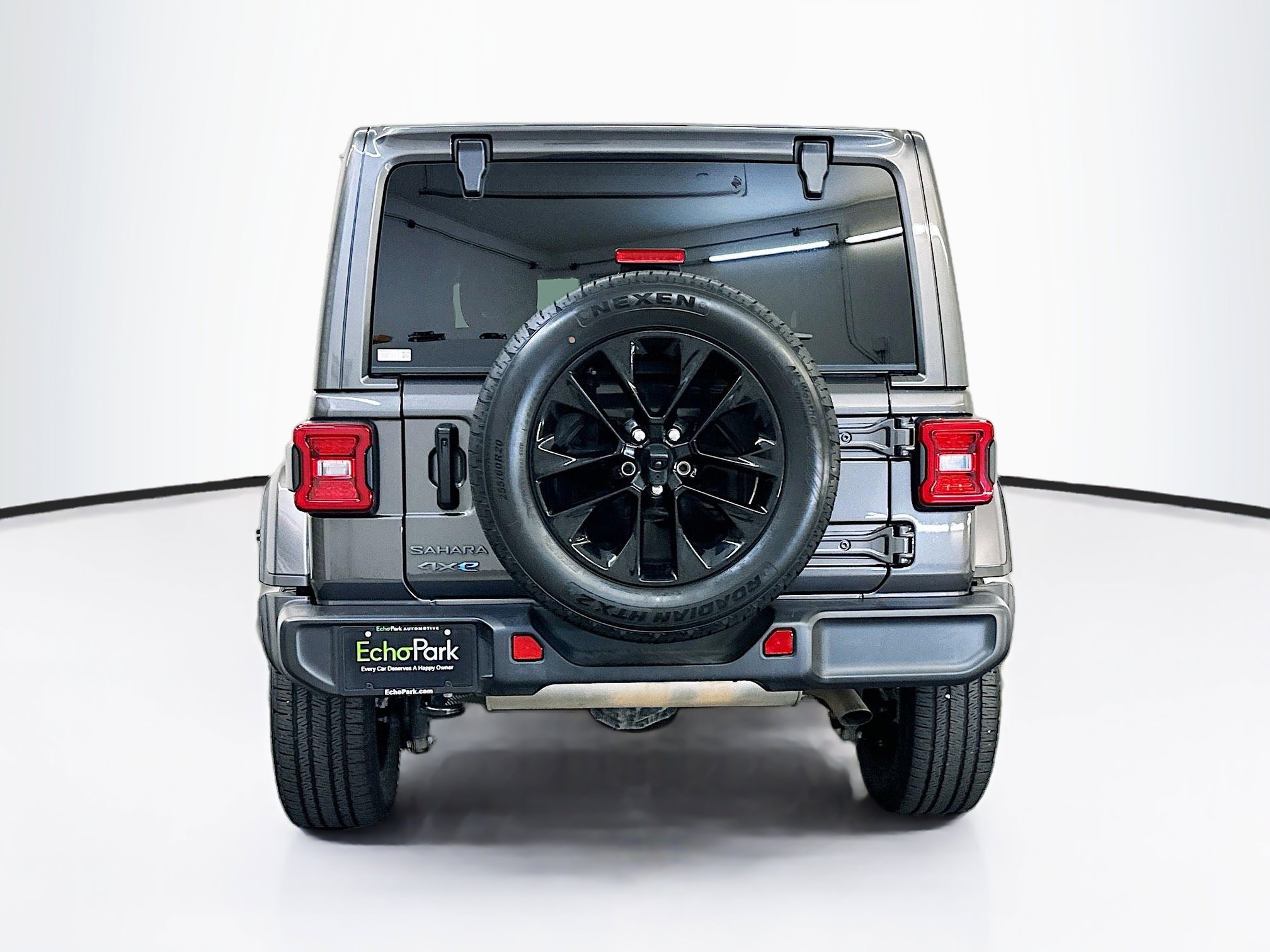Used 2025 Jeep Wrangler Sahara image 7