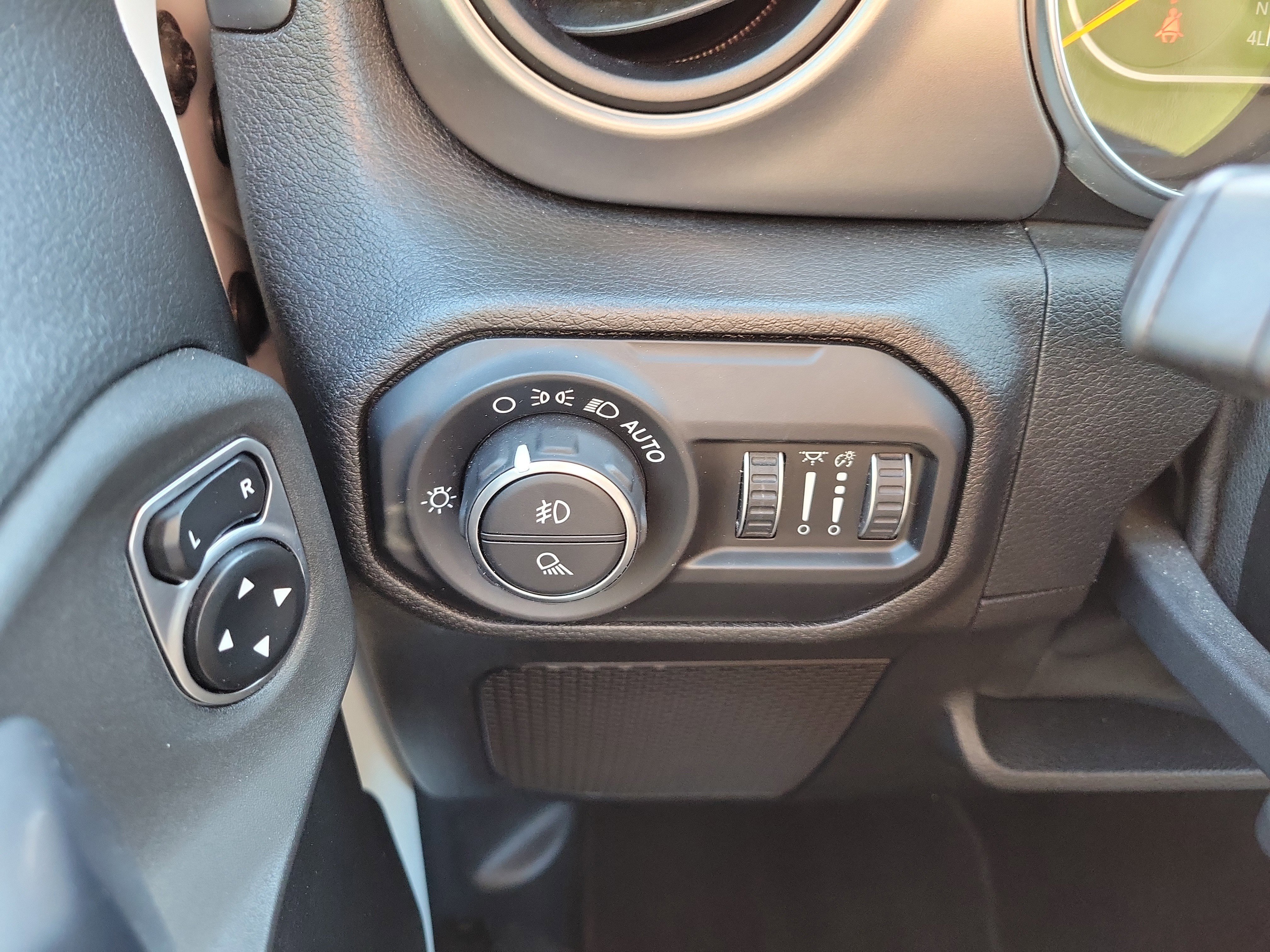 Used 2020 Jeep Gladiator Sport w/ Quick Order Package 24S AWD/4WD image 23