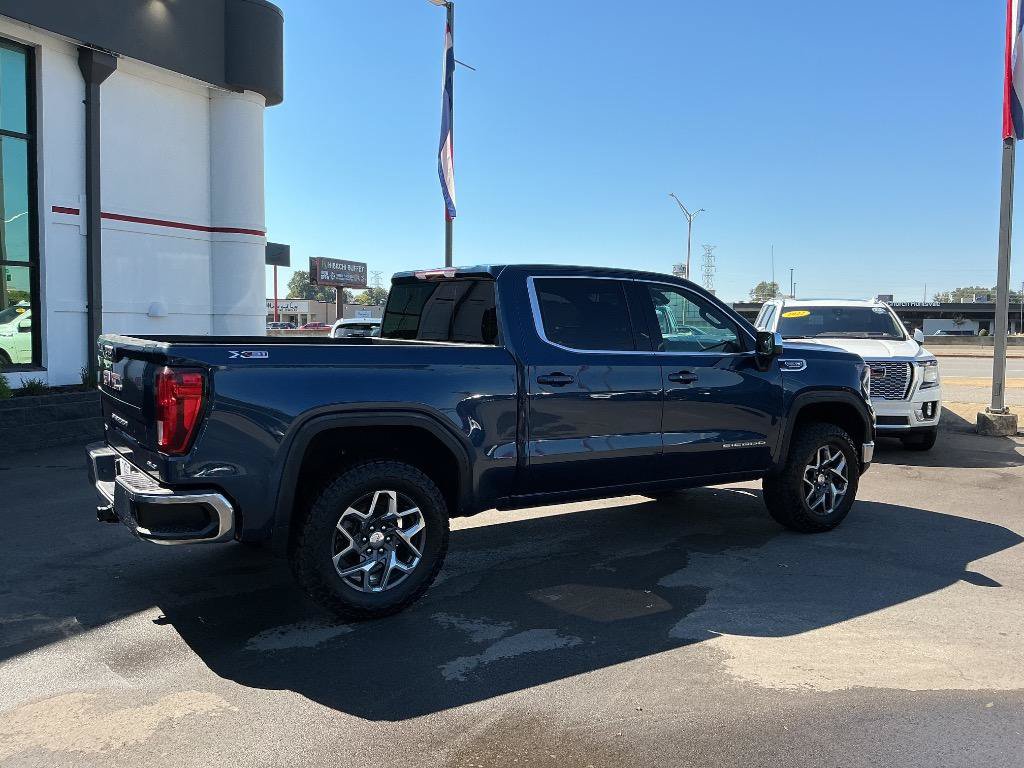 Used 2022 GMC Sierra 1500 SLE w/ X31 Off-Road Package AWD/4WD image 7