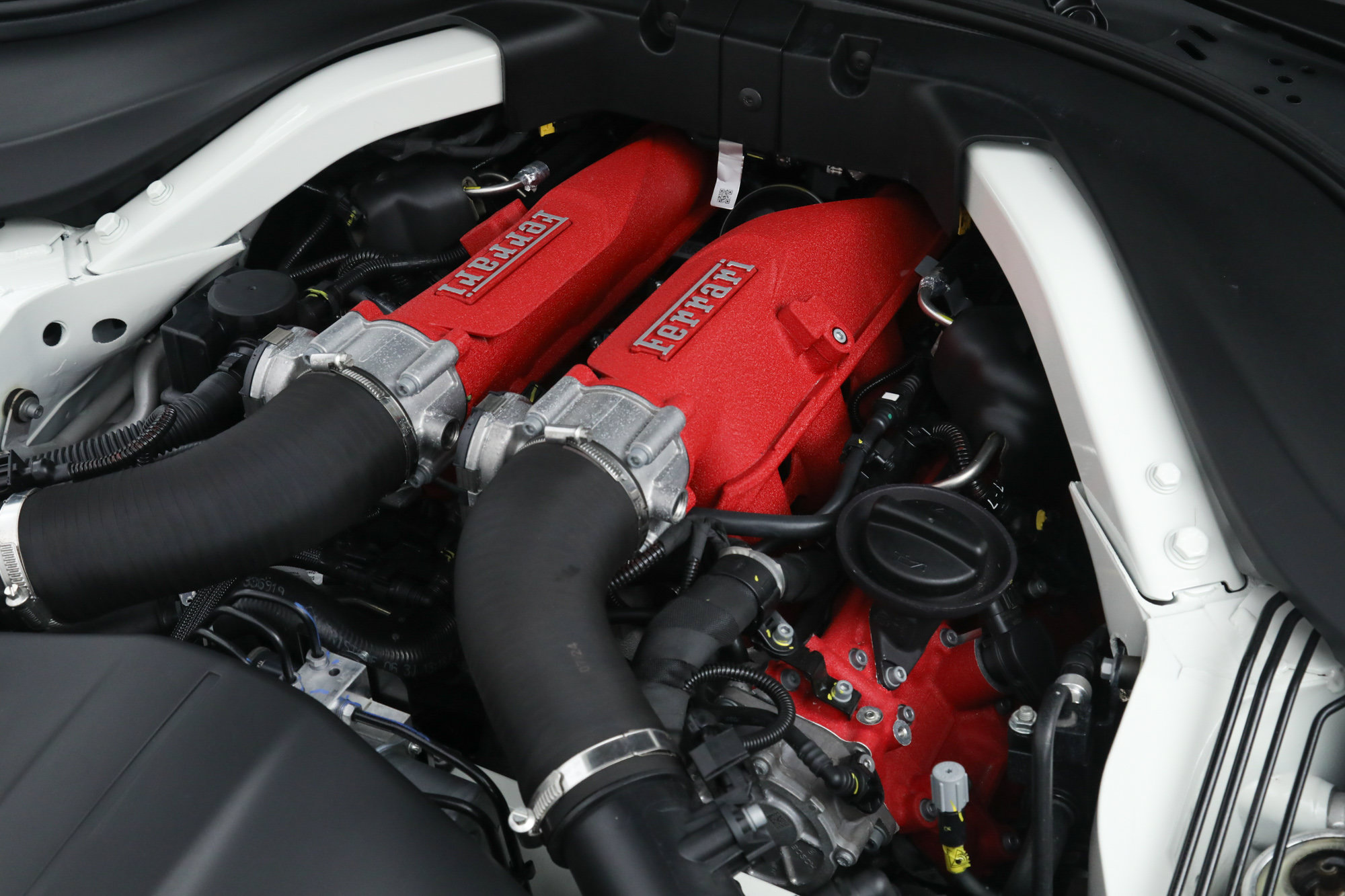Certified 2025 Ferrari Roma Spider RWD image 38