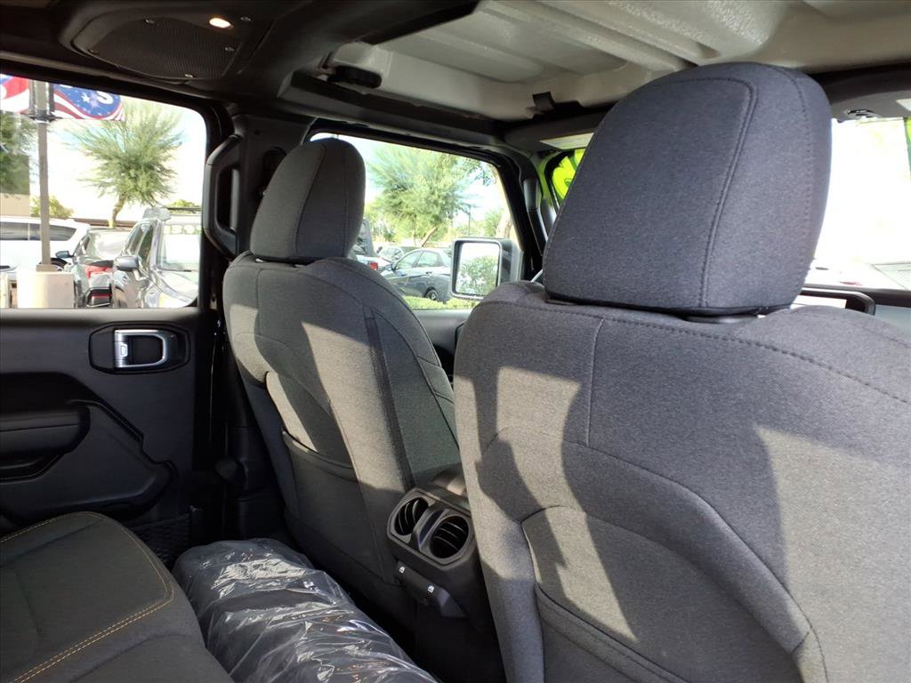Used 2025 Jeep Gladiator Sport image 13