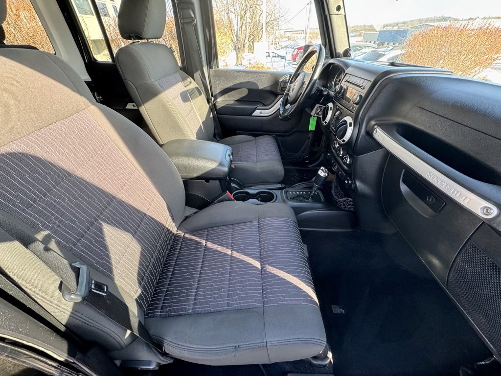 Used 2011 Jeep Wrangler Unlimited Sahara image 13