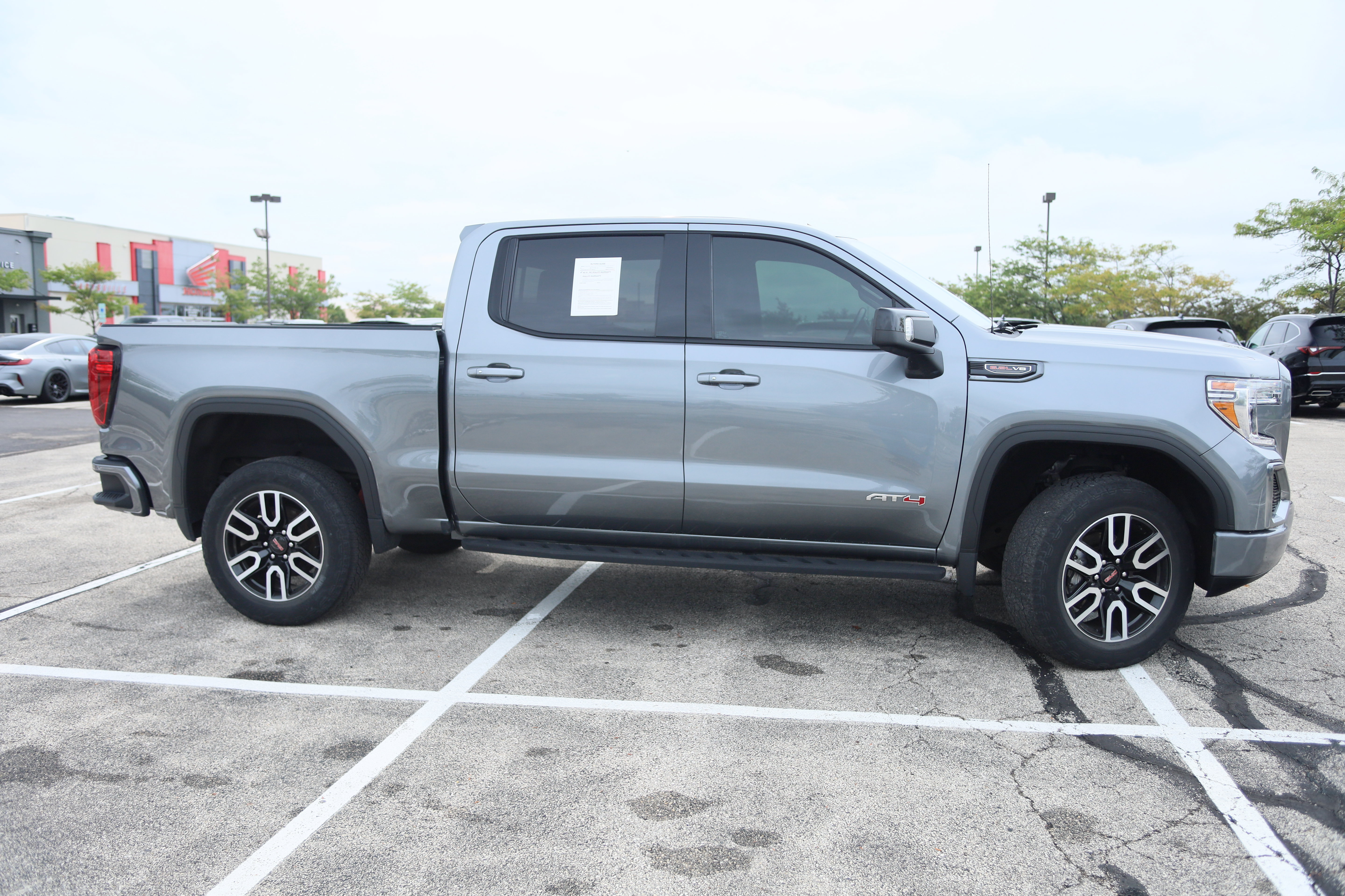 Used 2022 GMC Sierra 1500 AT4 w/ AT4 Preferred Package AWD/4WD image 8