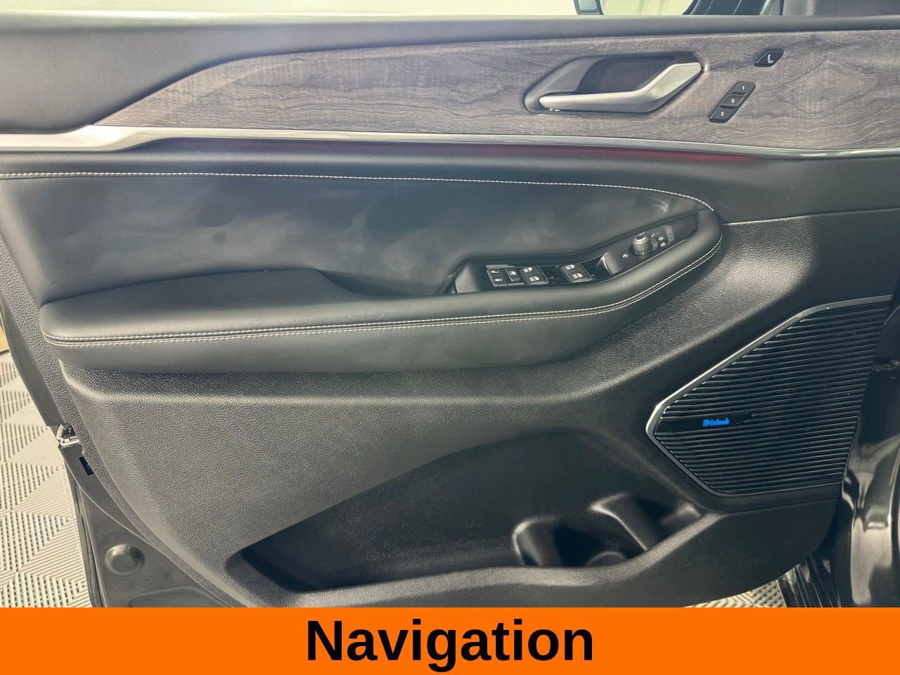 Used 2024 Jeep Grand Cherokee Overland w/ Luxury Tech Group IV image 10