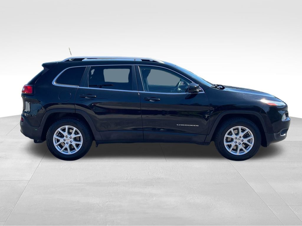 Used 2018 Jeep Cherokee Latitude Plus AWD/4WD image 9