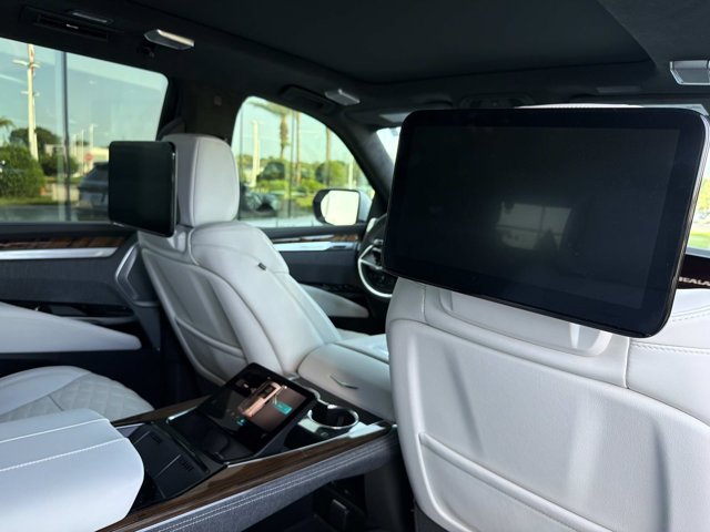 Used 2026 Cadillac Escalade Platinum Sport AWD/4WD image 23