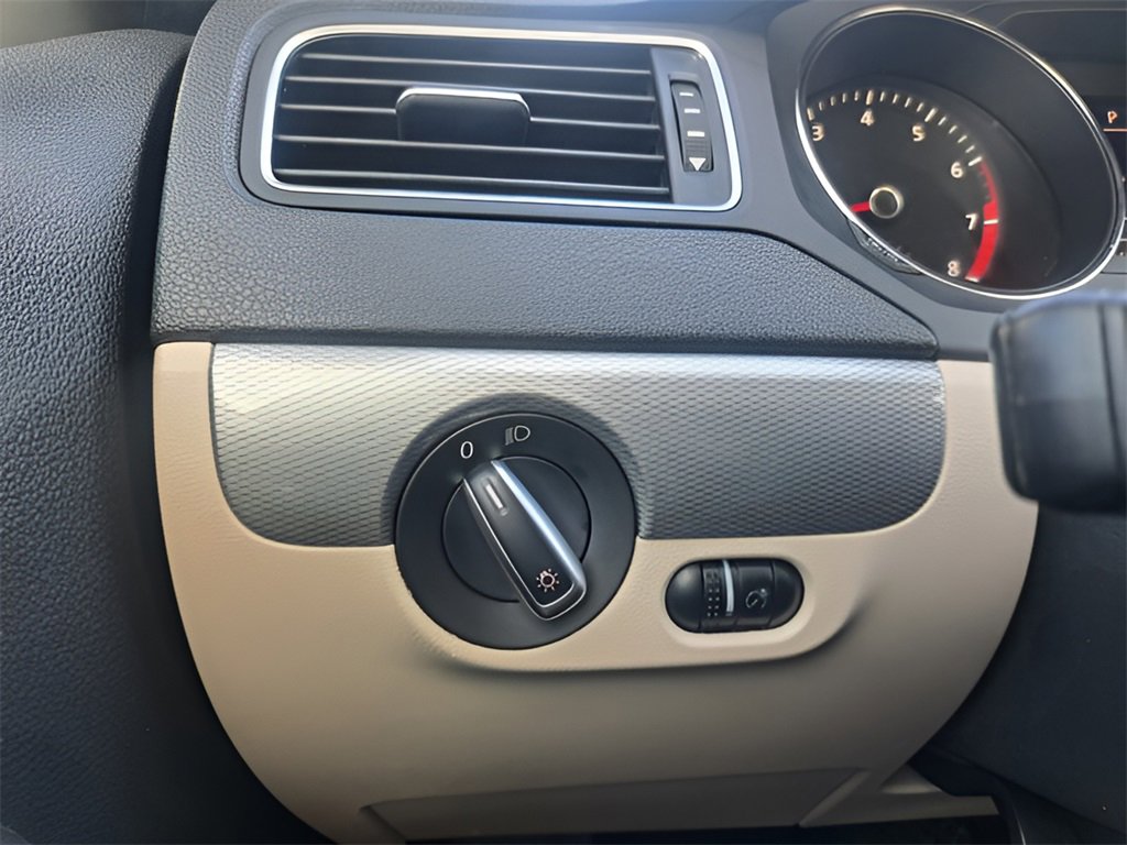 Used 2017 Volkswagen Jetta SE image 15