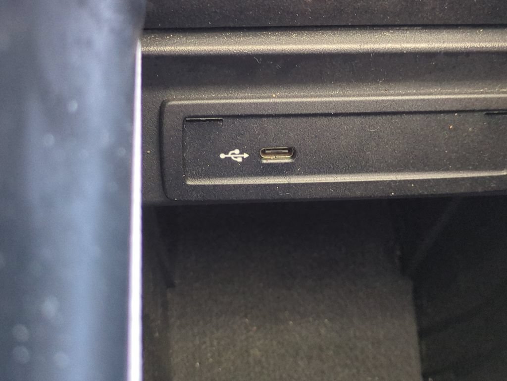 Used 2021 Mercedes-Benz GLB 250 image 25
