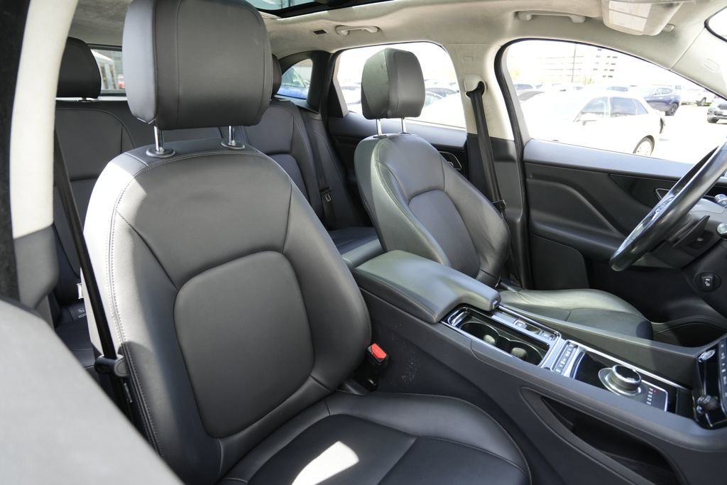 Used 2019 Jaguar F-PACE Premium image 31