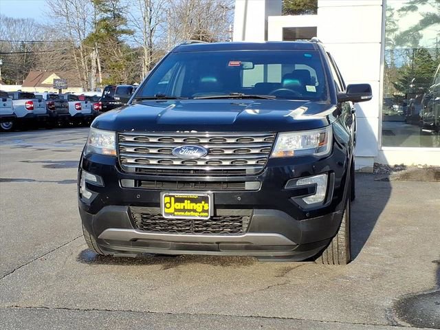 Used 2017 Ford Explorer XLT w/ Equipment Group 202A image 2