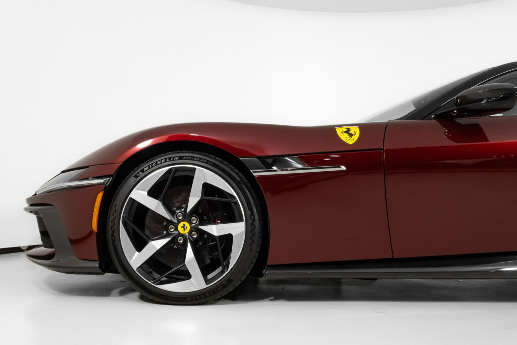 Certified 2025 Ferrari 12Cilindri RWD image 18