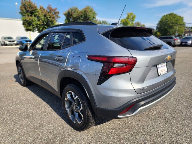 Used 2024 Chevrolet Trax LT image 3