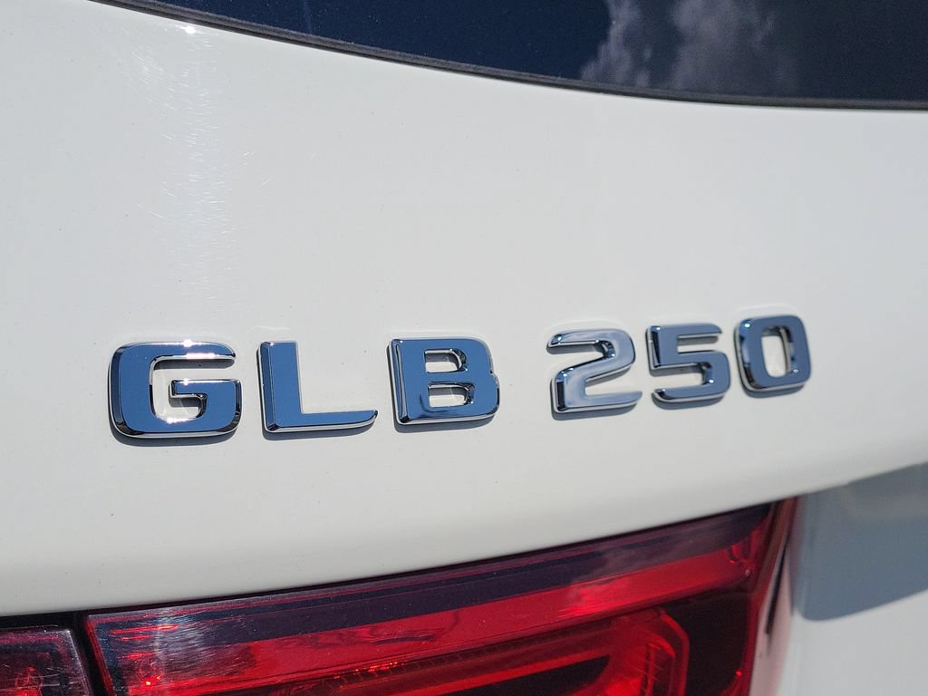 Used 2022 Mercedes-Benz GLB 250 4MATIC w/ Premium Package Lite image 18