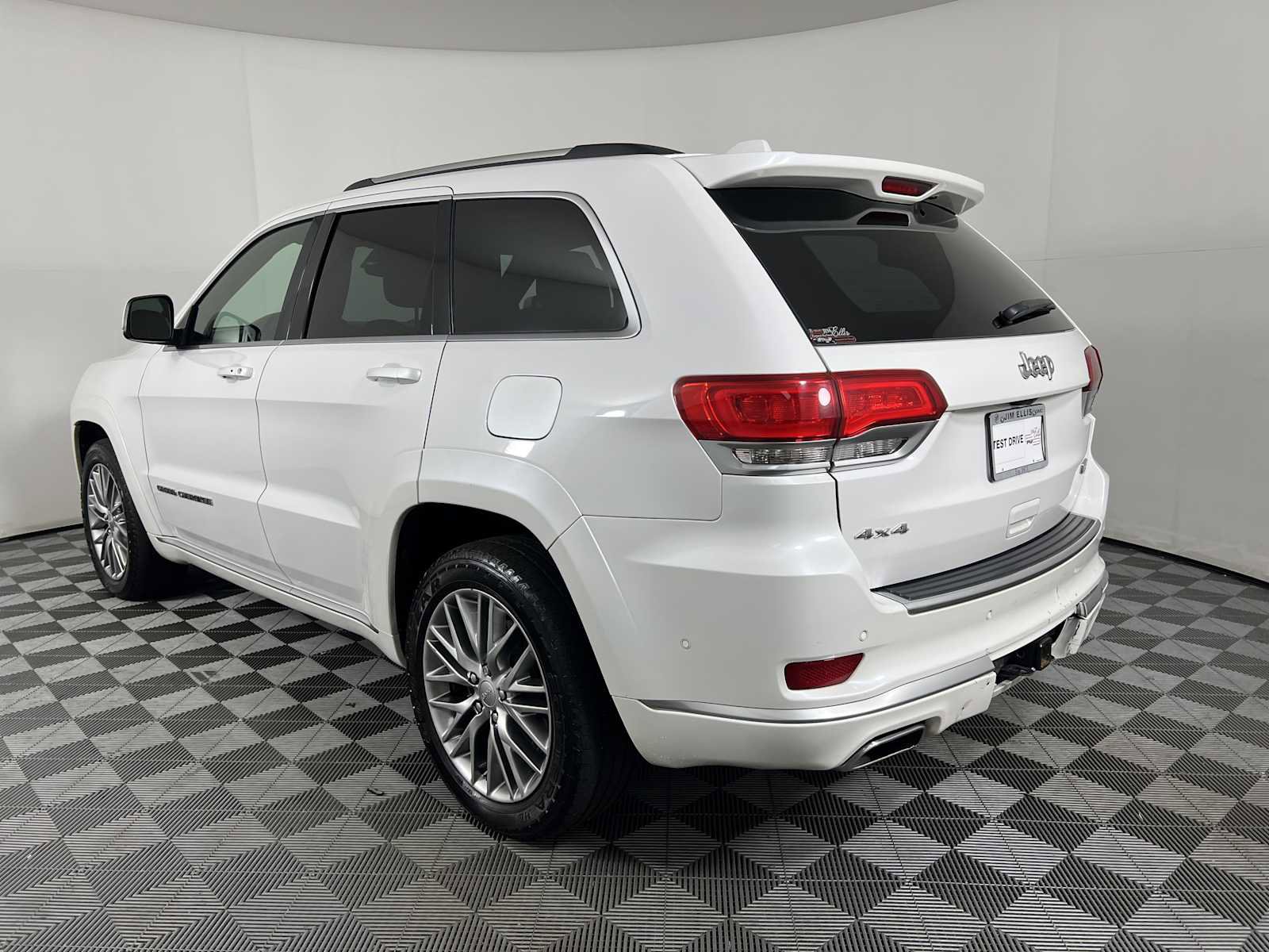 Used 2017 Jeep Grand Cherokee Summit w/ Platinum Series Group AWD/4WD image 15