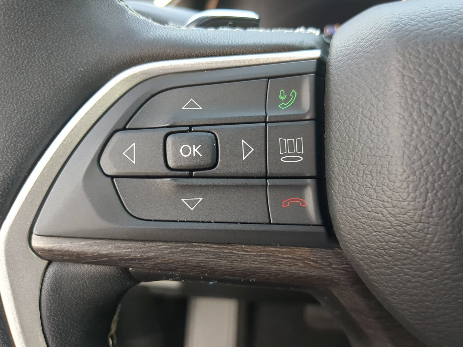 Used 2025 Jeep Grand Cherokee Limited AWD/4WD image 66