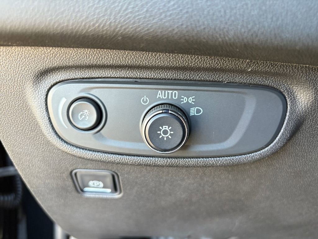 Used 2022 GMC Terrain SLE w/ Driver Convenience Package image 4