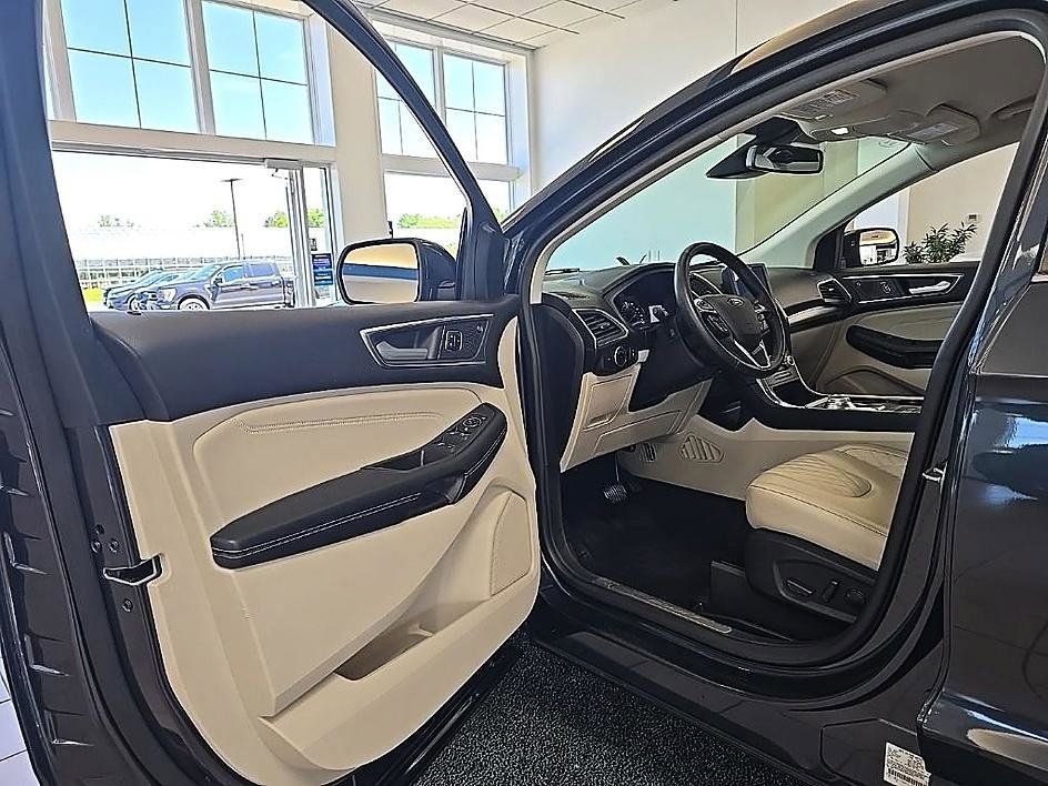 Used 2023 Ford Edge Titanium AWD/4WD image 12