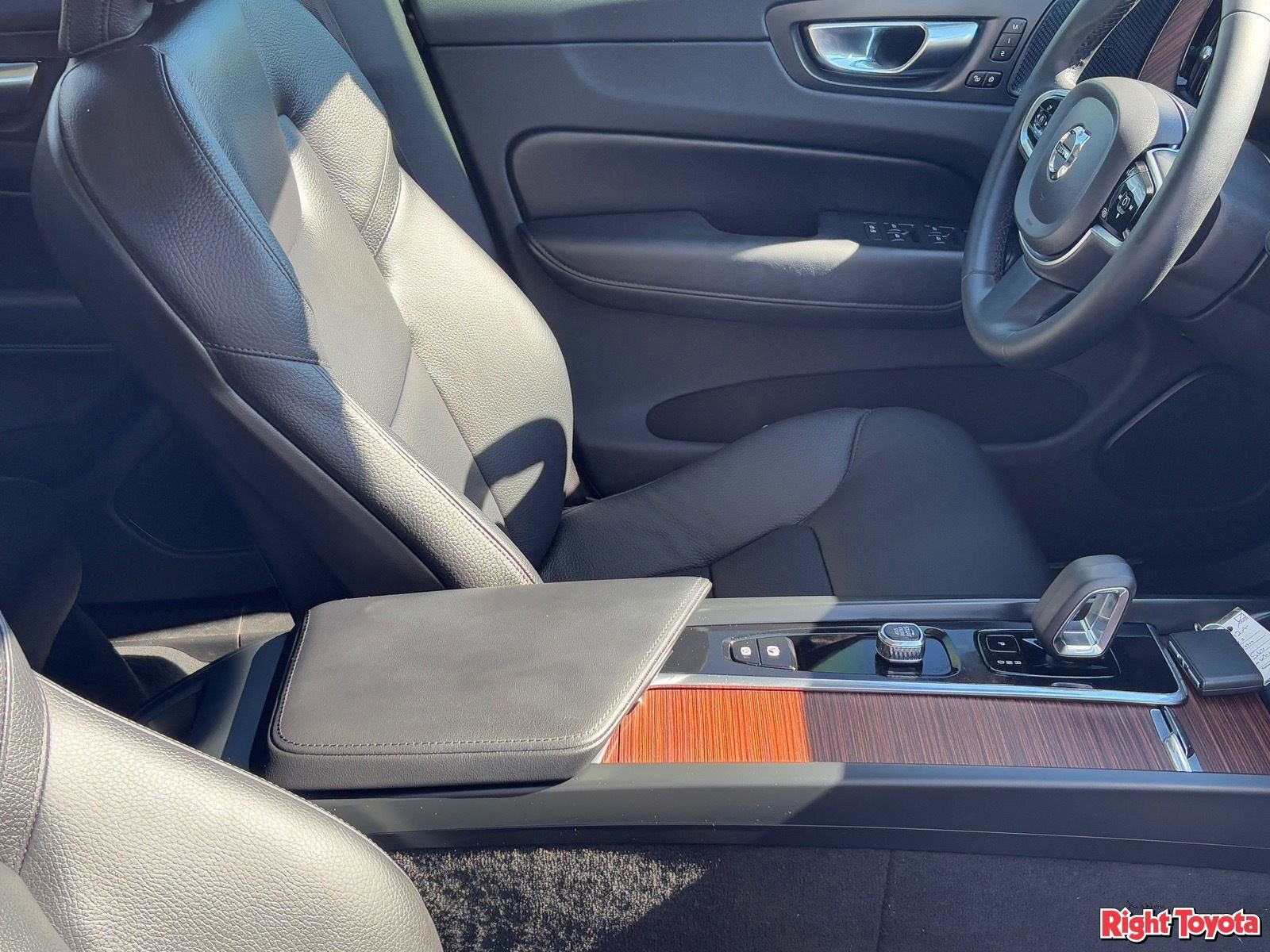 Used 2023 Volvo XC60 B5 Plus w/ Protection Package image 10