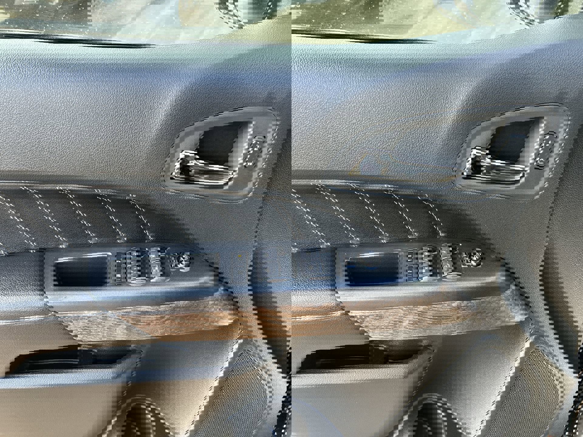 Used 2022 GMC Canyon Denali w/ Denali Black Edition Package image 11