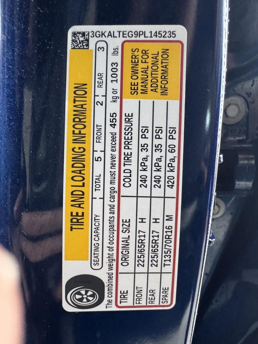 Used 2023 GMC Terrain SLE w/ Driver Convenience Package image 32