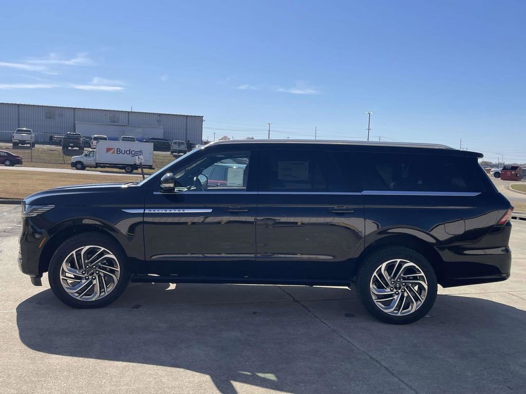 New 2025 Lincoln Navigator L Reserve image 6