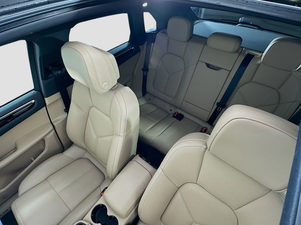 Certified 2025 Porsche Macan image 14