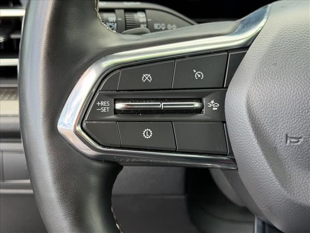 Certified 2025 Chevrolet Traverse LT FWD image 18