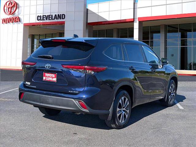 Used 2023 Toyota Highlander XLE AWD/4WD image 5
