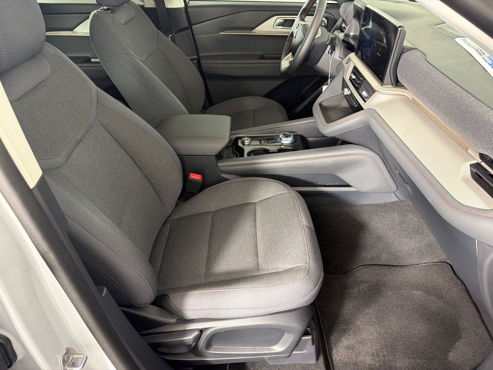 Used 2026 Ford Explorer Active RWD image 13