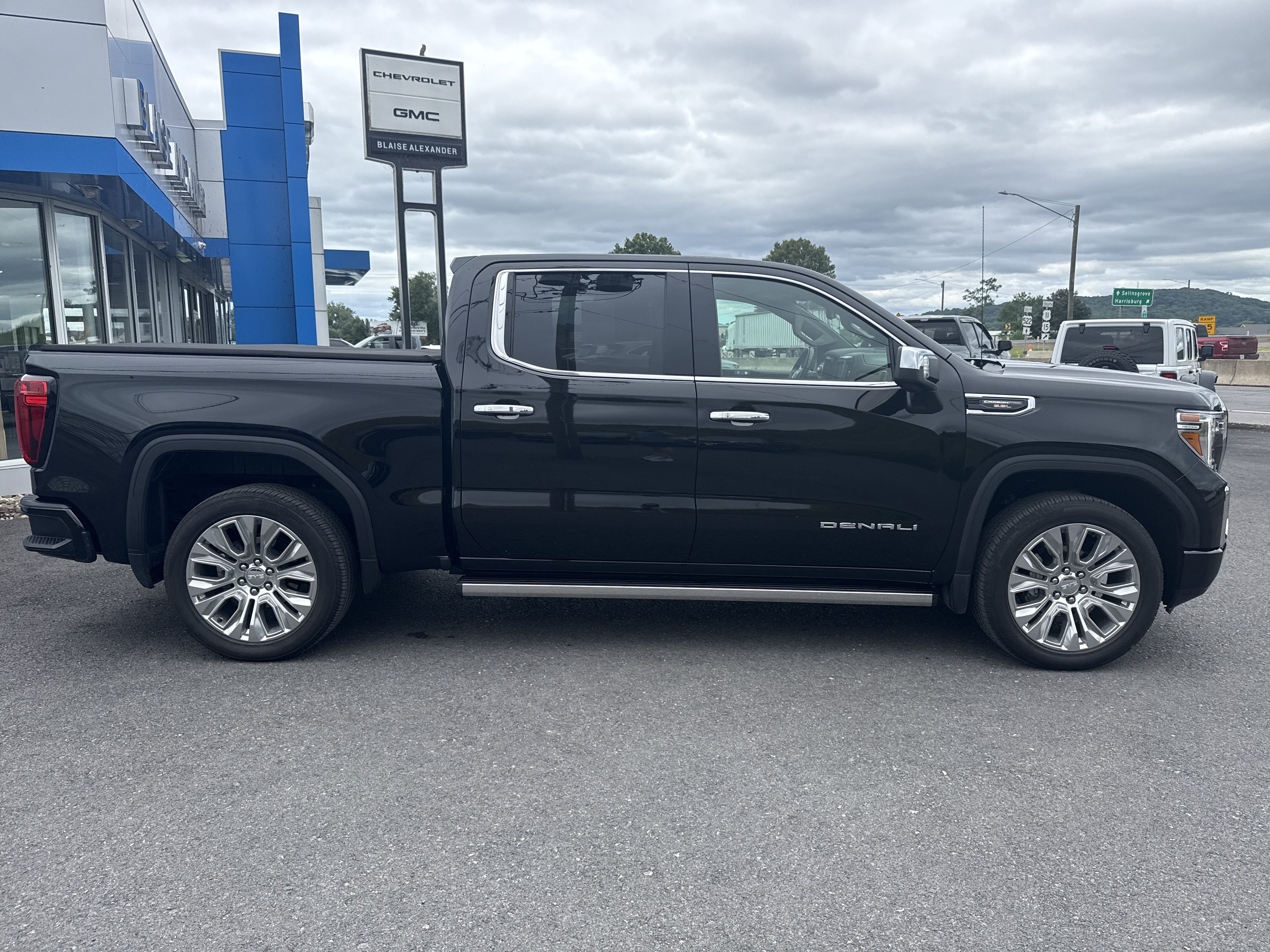 Used 2022 GMC Sierra 1500 Denali w/ Denali Reserve Package AWD/4WD image 4