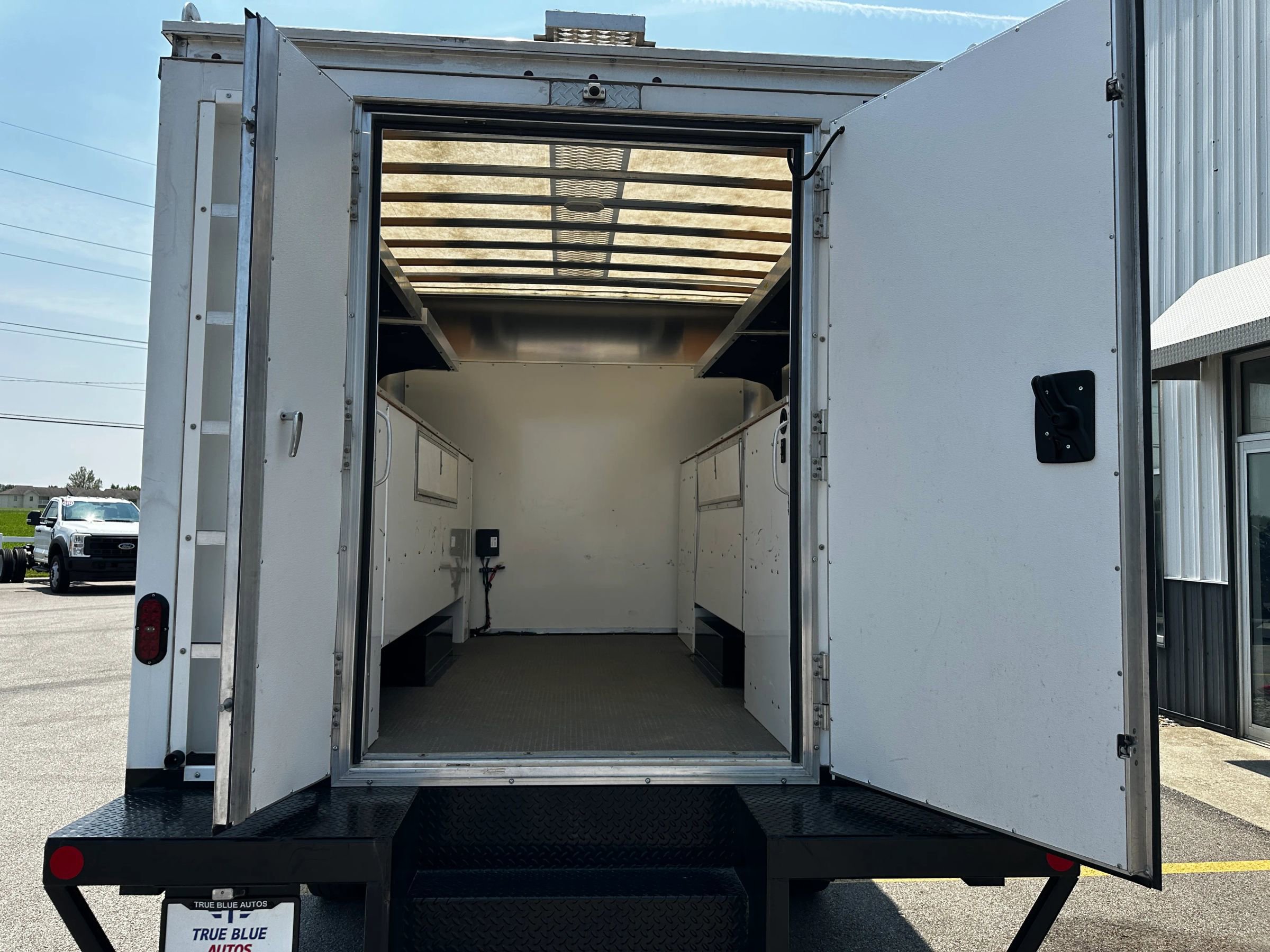 Used 2024 GMC Sierra 3500 Pro w/ Convenience Package image 3