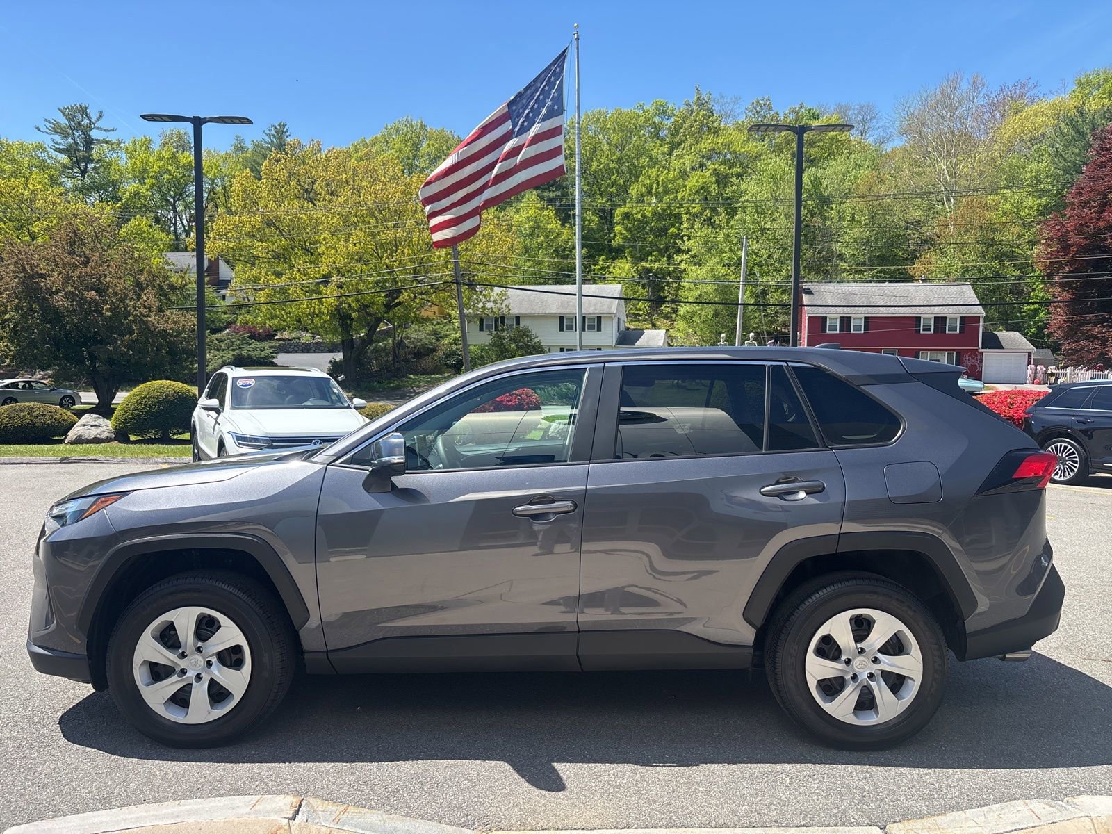 Used 2025 Toyota RAV4 LE AWD/4WD image 5