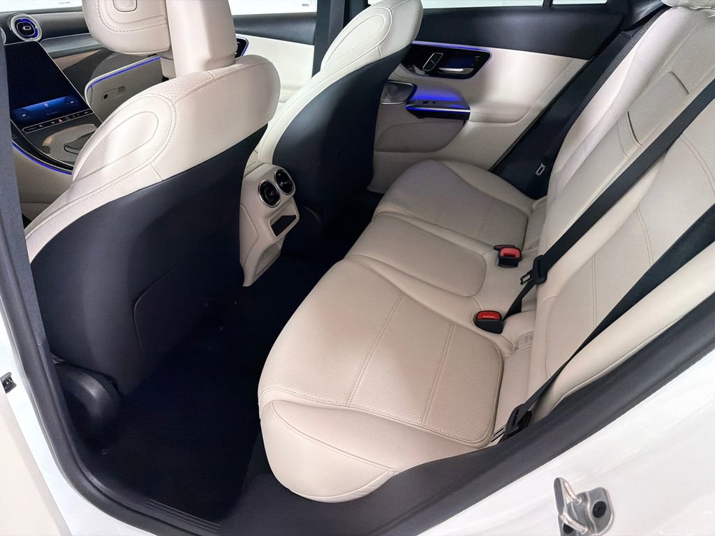 Used 2025 Mercedes-Benz GLC 300 image 22