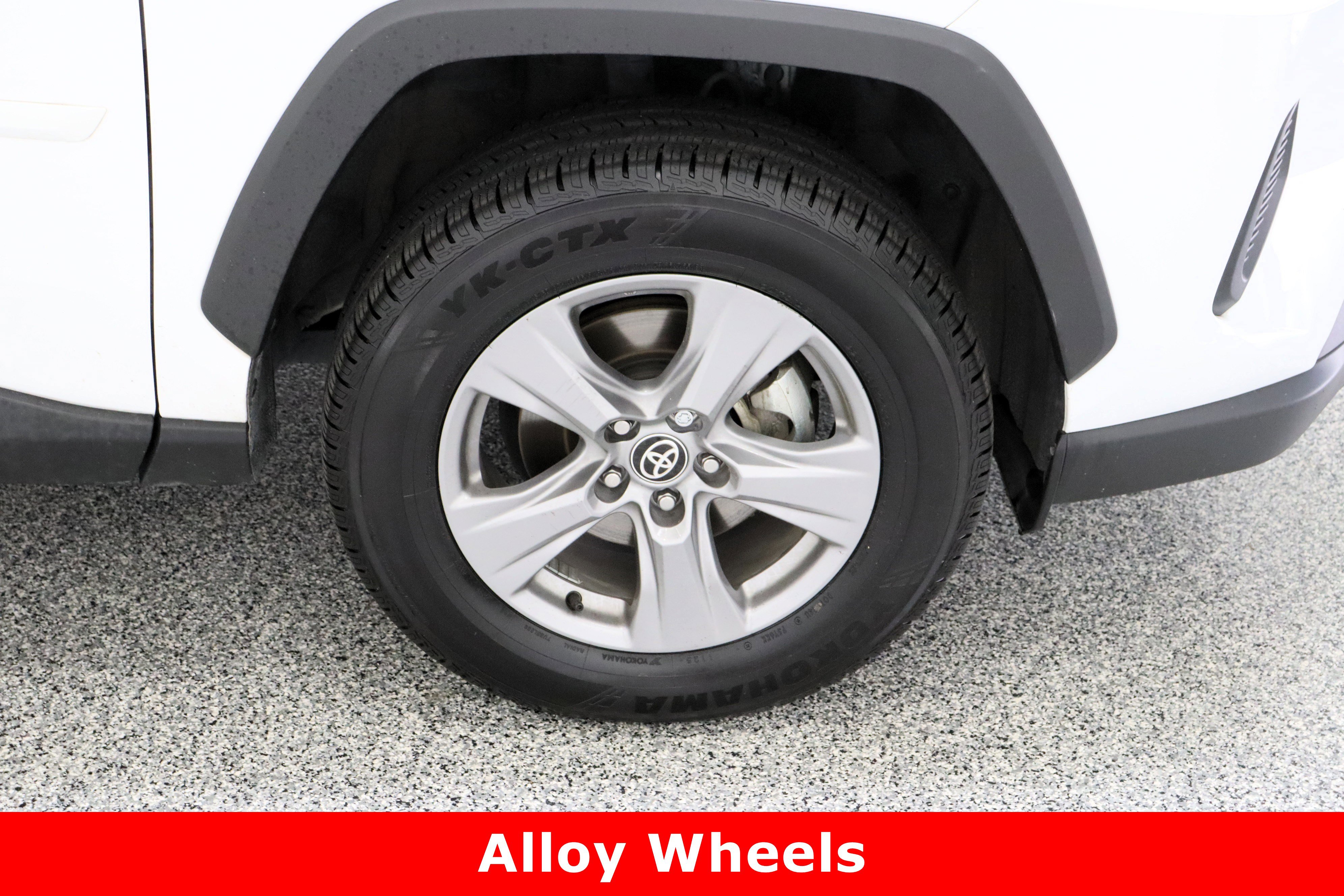 Used 2024 Toyota RAV4 LE AWD/4WD image 5