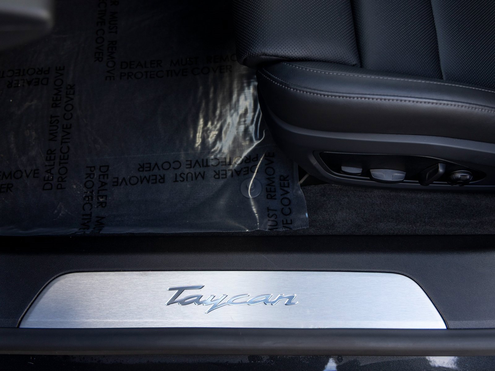 New 2025 Porsche Taycan image 24