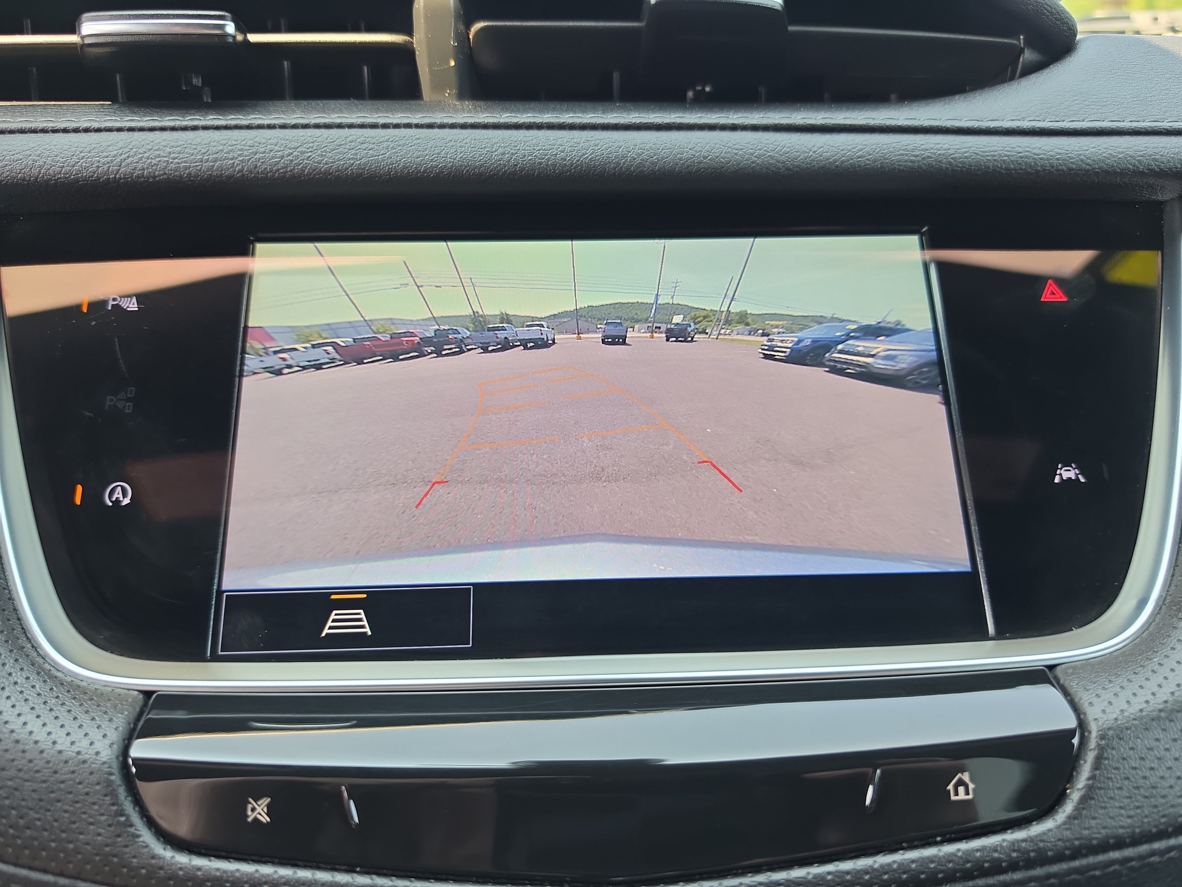 Used 2024 Cadillac XT6 Luxury w/ LPO, Floor Liner Package AWD/4WD image 30