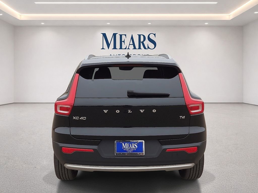 Used 2021 Volvo XC40 T4 Momentum FWD image 5