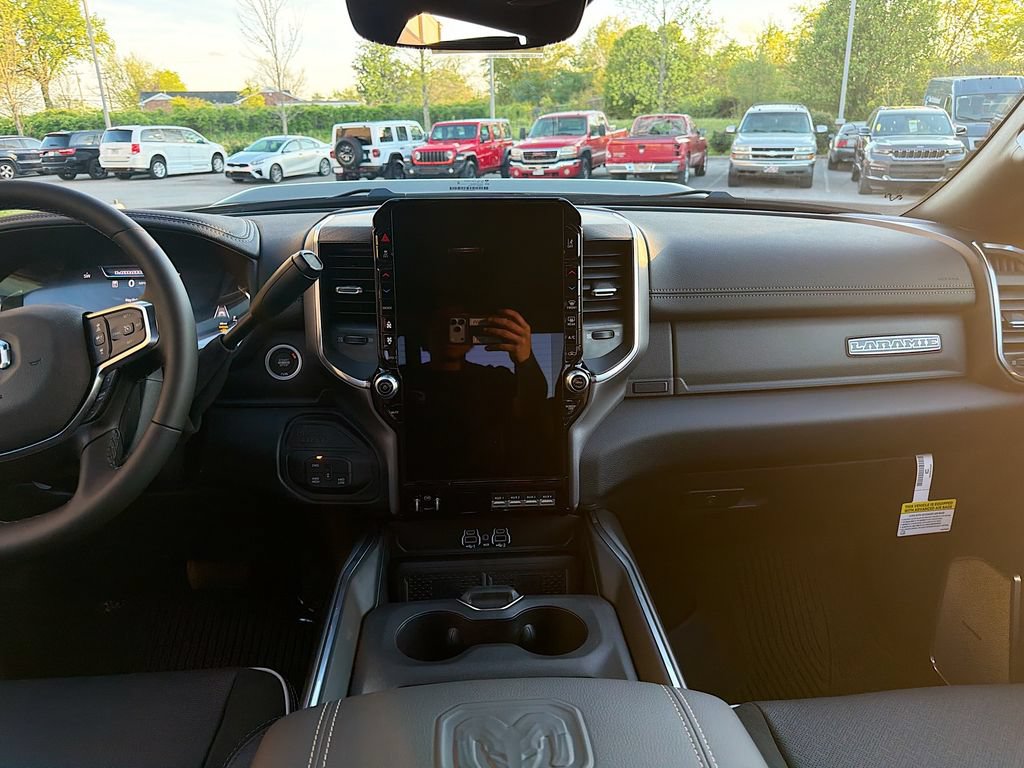 New 2026 RAM 3500 Laramie AWD/4WD image 18