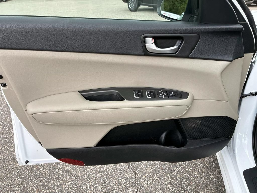 Used 2017 Kia Optima LX FWD image 18