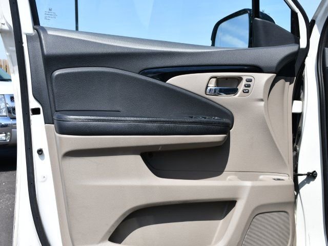 Used 2016 Honda Pilot Touring image 10