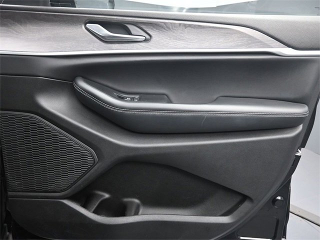 Used 2023 Jeep Grand Cherokee L Limited w/ Black Appearance Package image 31