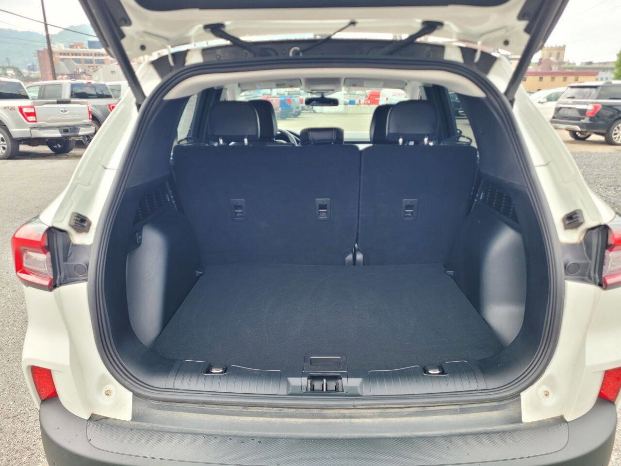 Used 2023 Ford Escape Platinum image 12